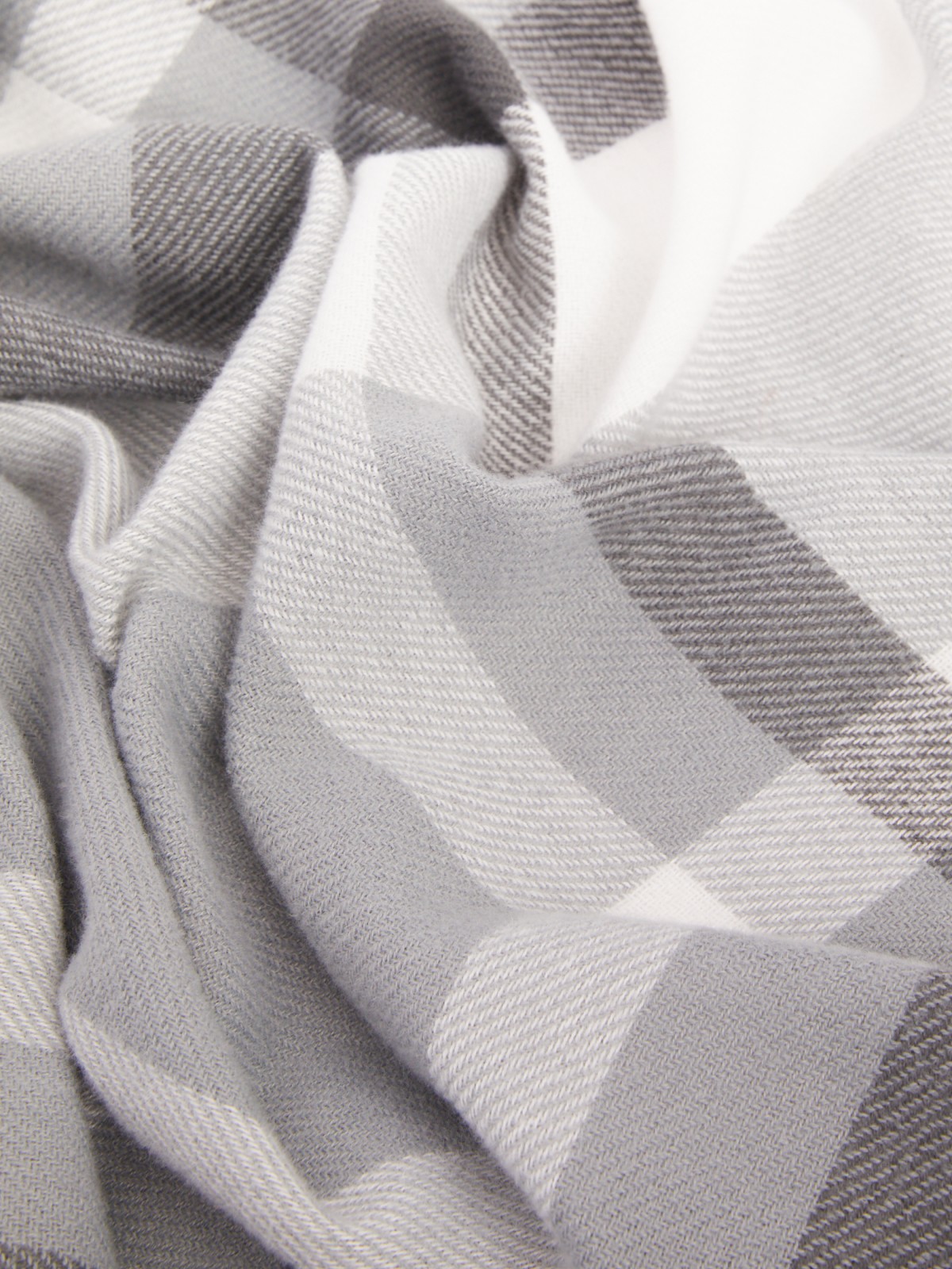 Тёплый тканевый шарф в клетку с длинной бахромой zolla 023339159095, цвет серый, размер No_size - фото 2