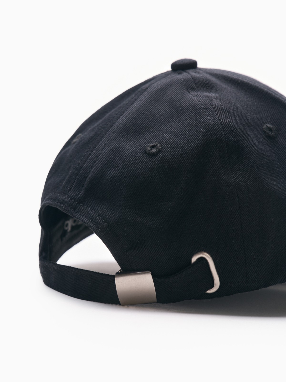 Бейсболка из хлопка с козырьком