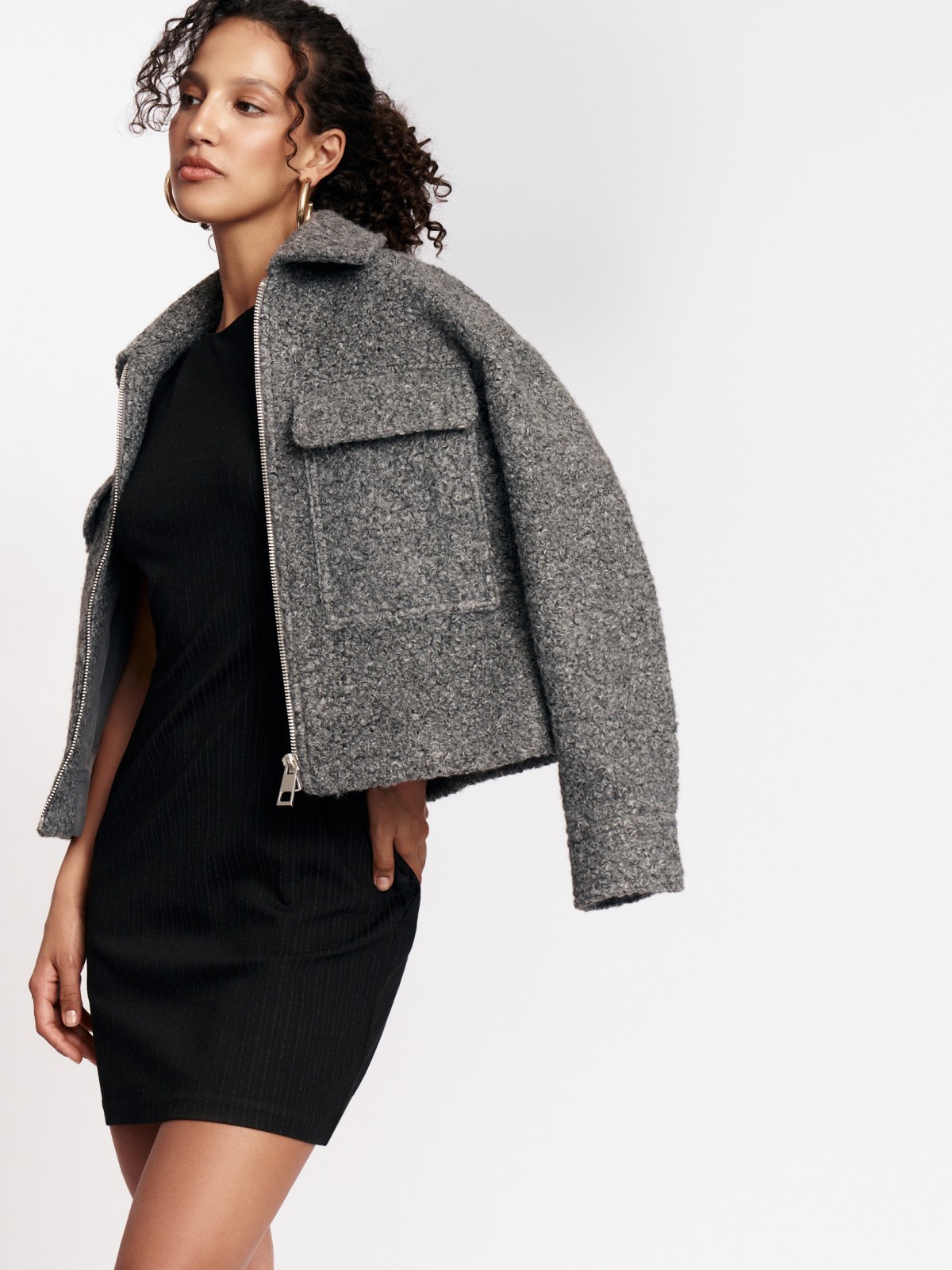 Короткая куртка на молнии