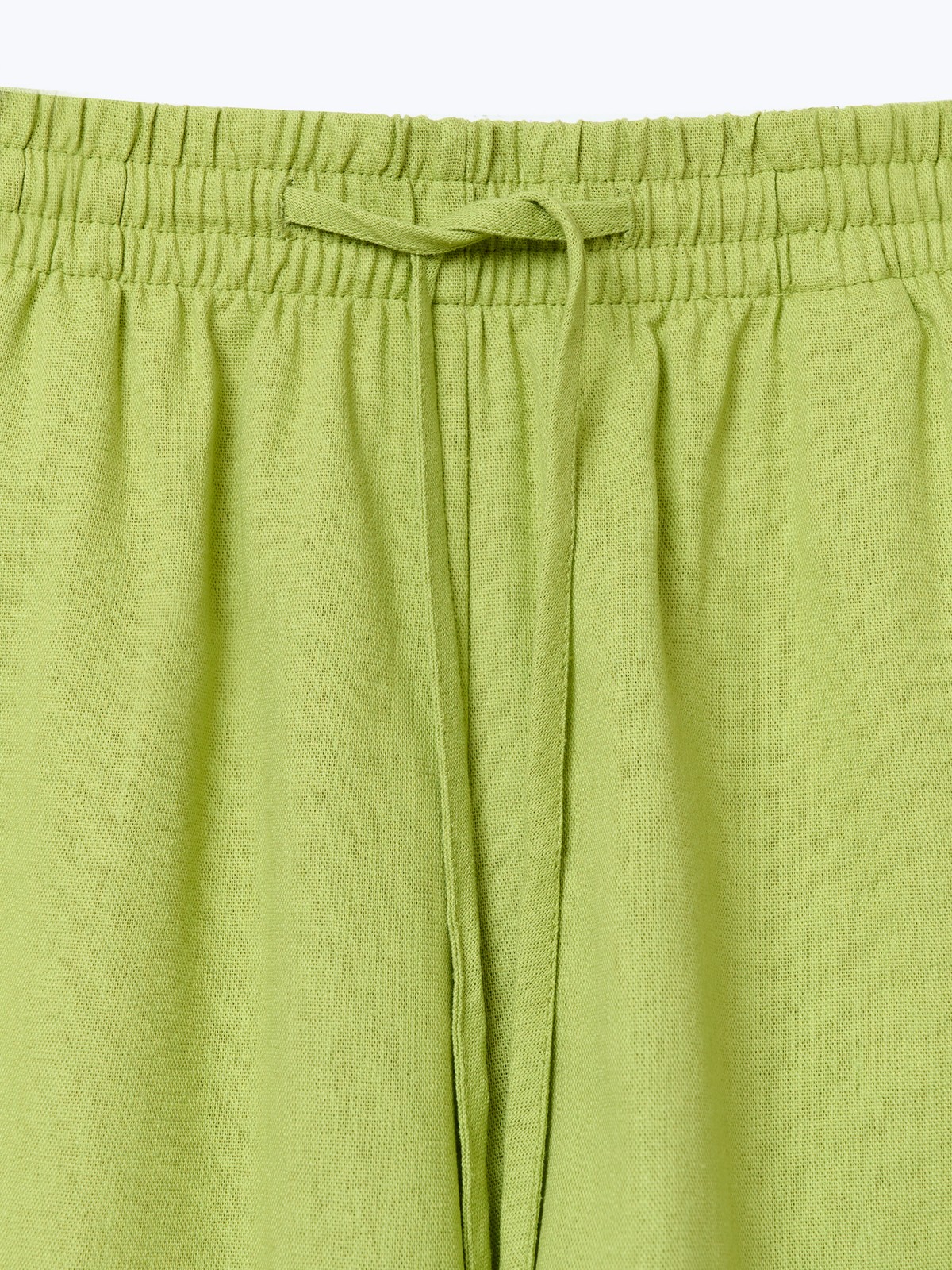 Льняные шорты на резинке с карманами