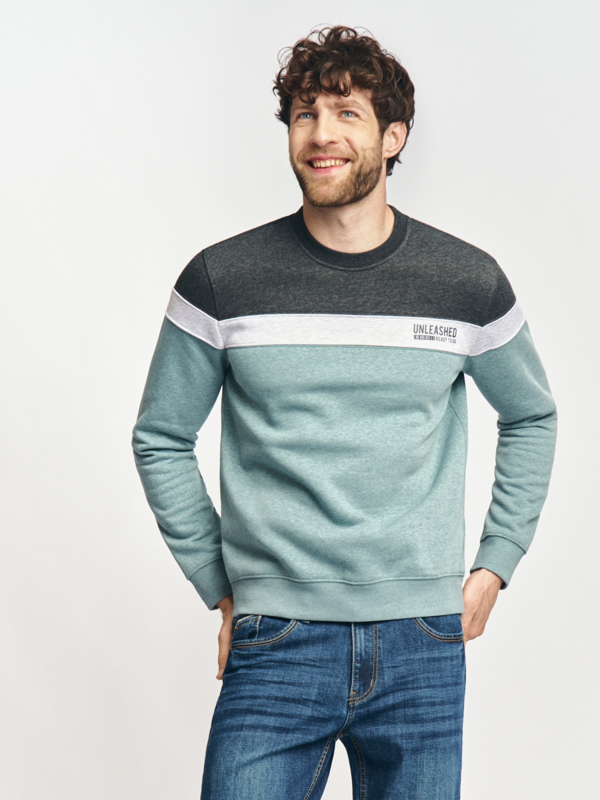 Утеплённый свитшот прямого кроя с начёсом