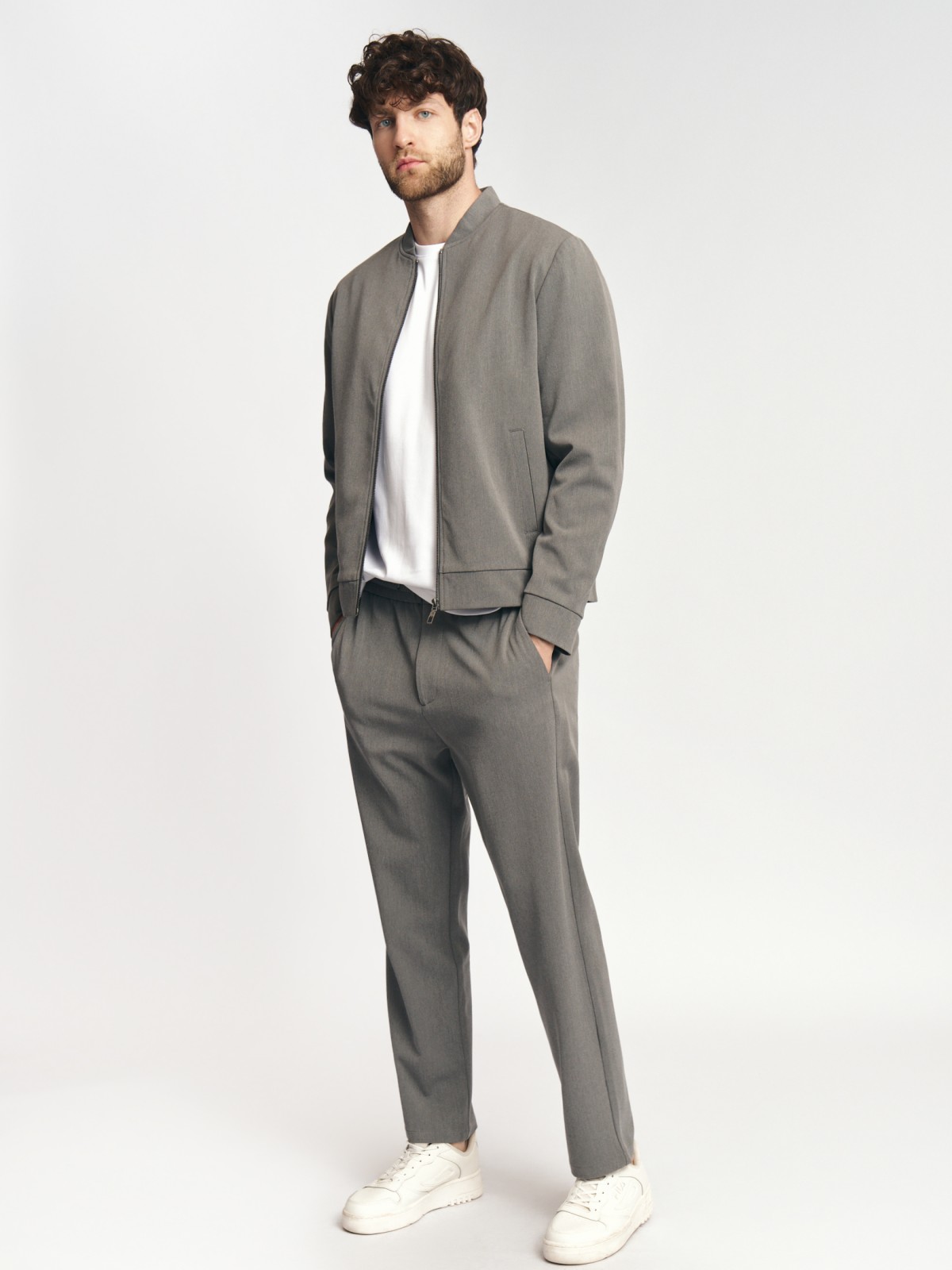 Брюки силуэта Tapered на резинке с кулиской