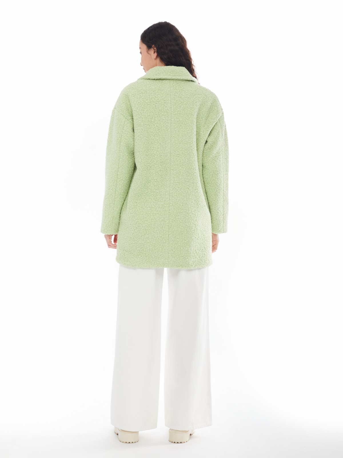 Укороченное пальто из ткани букле без утеплителя на пуговицах