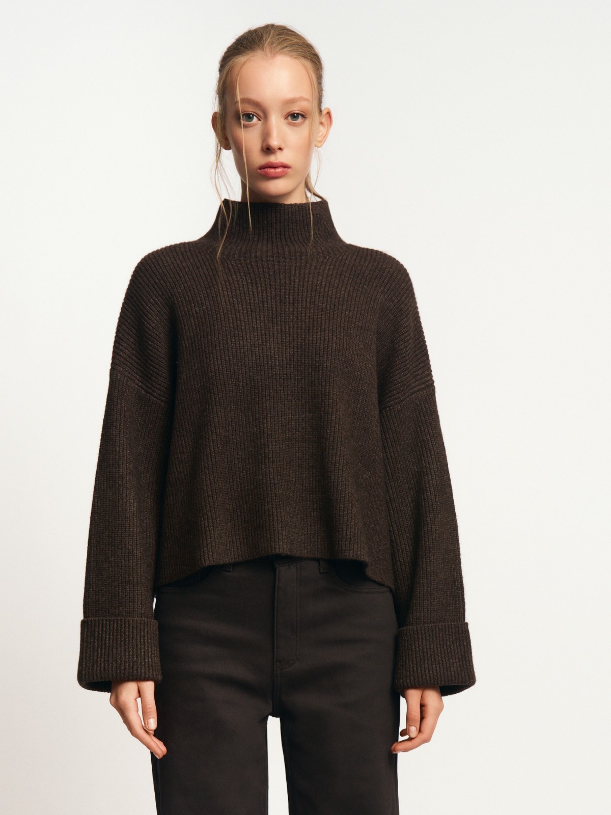 Свитер крупной вязки с горлом