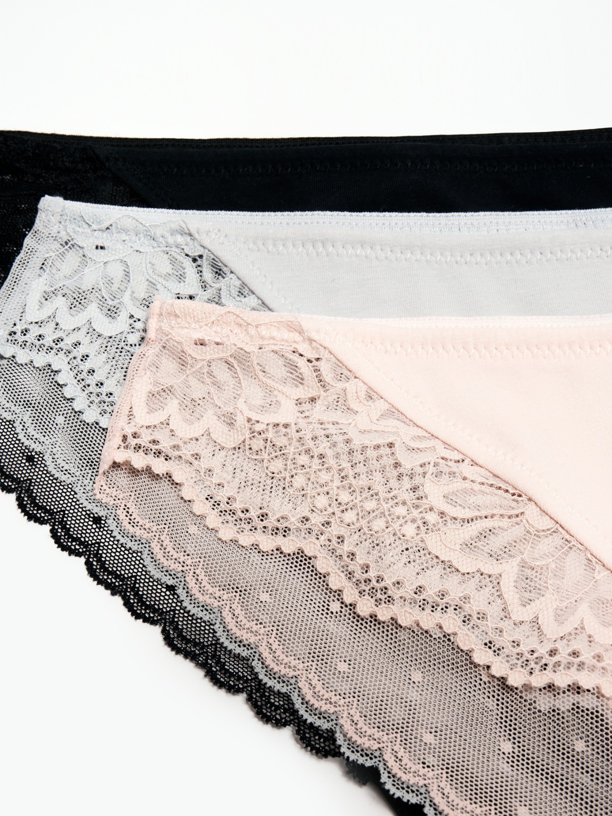 Набор трусов с кружевом (3 шт. в комплекте)