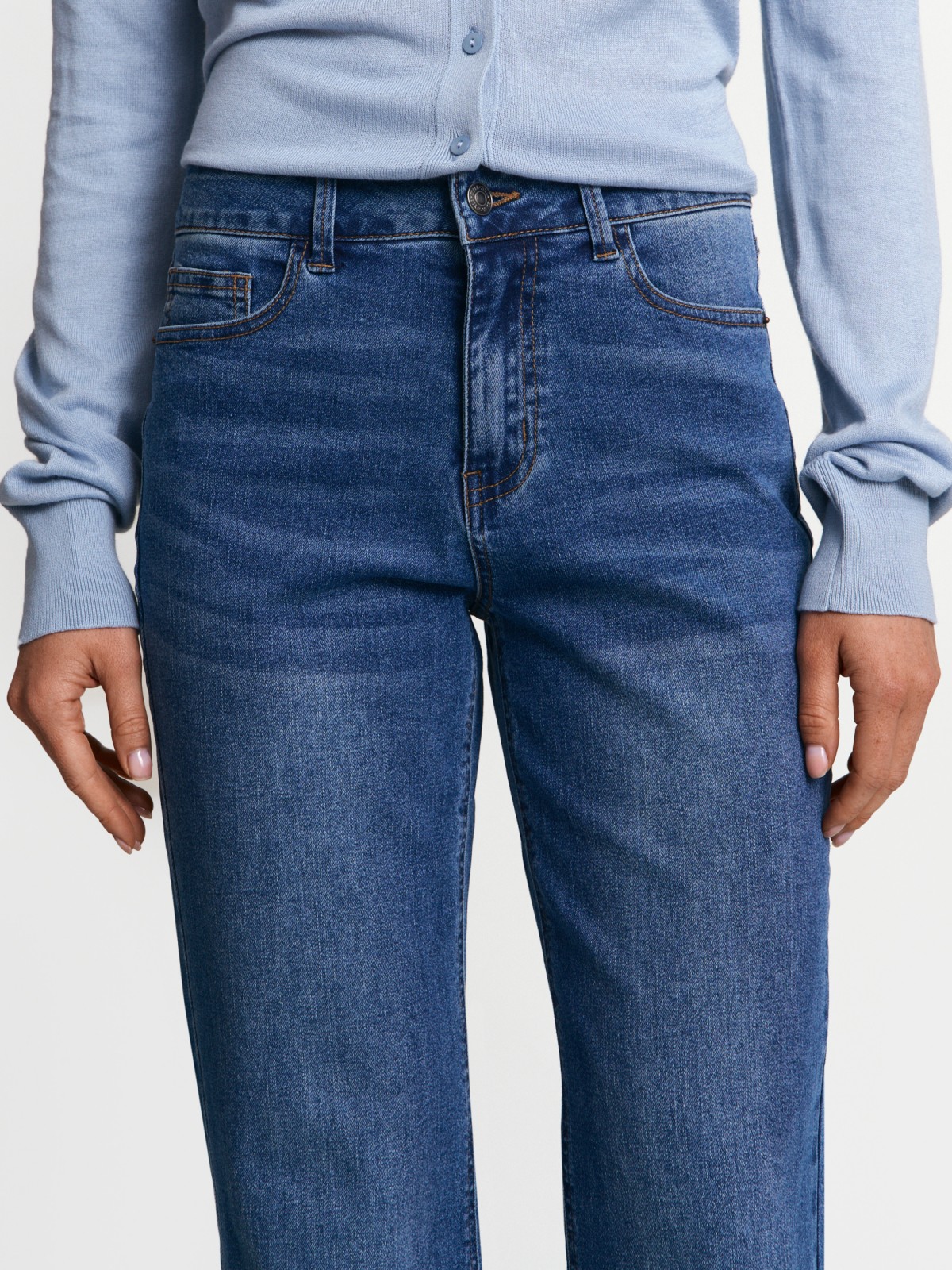 Джинсы прямого силуэта со средней посадкой