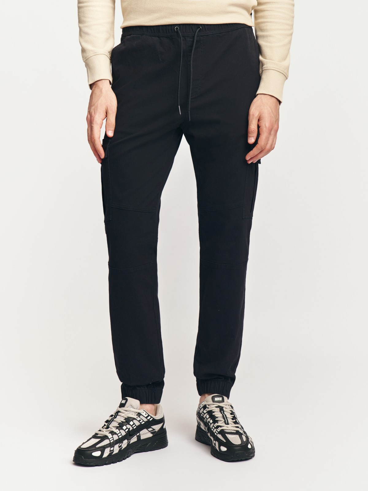 Брюки-джоггеры из хлопка с карманами карго