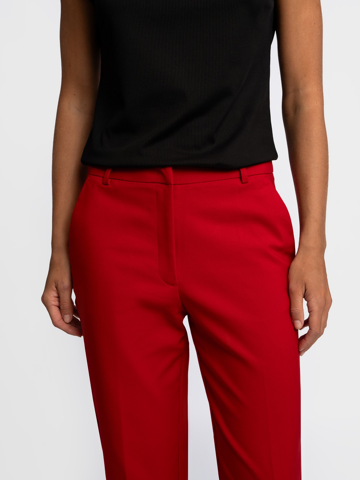 Офисные брюки силуэта Slim со стрелками