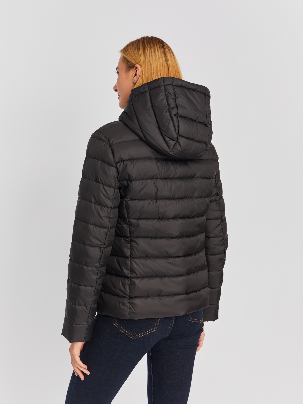 Утеплённая стёганая куртка укороченного фасона с капюшоном zolla 023335112224, цвет черный, размер S - фото 6