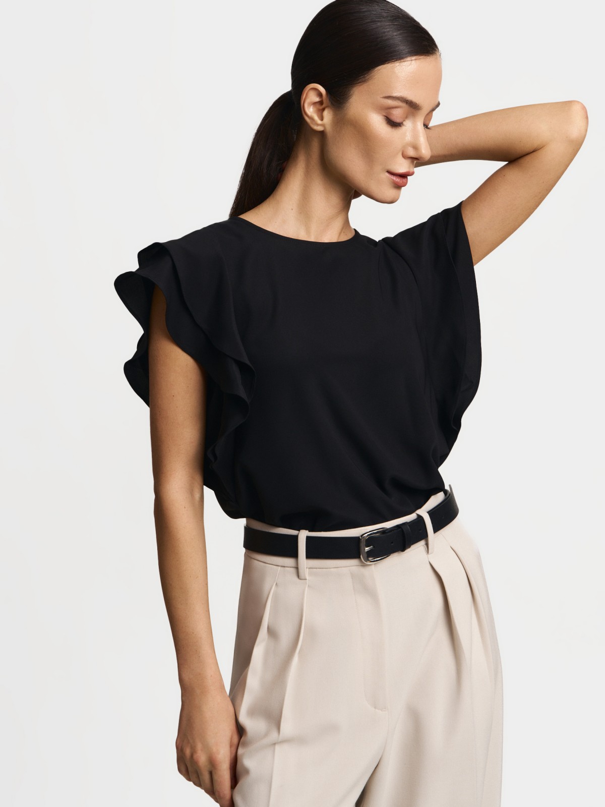 Топ-блузка с воланами на рукавах