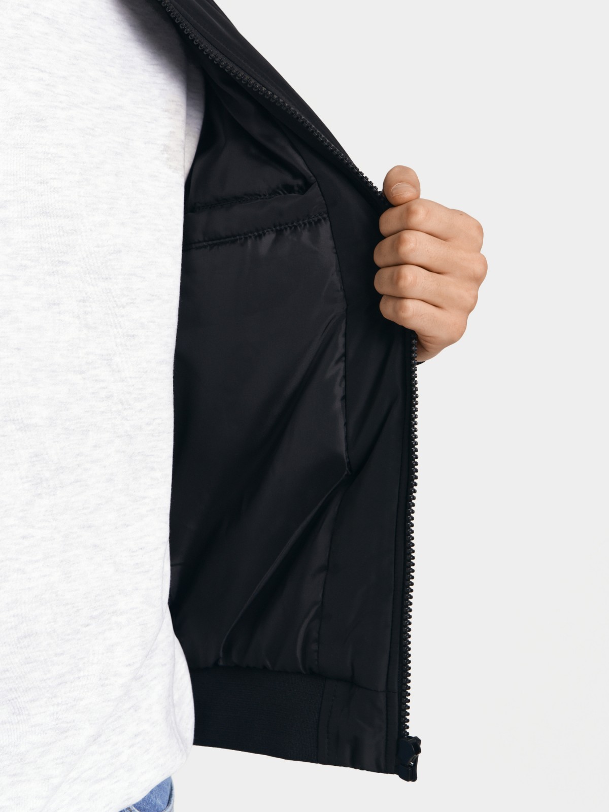 Утеплённая куртка-бомбер с воротником-стойкой