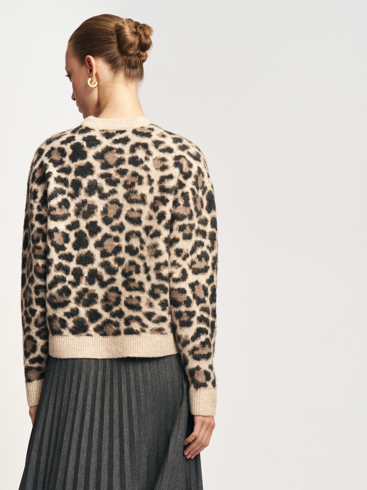 Вязаный джемпер с леопардовым узором