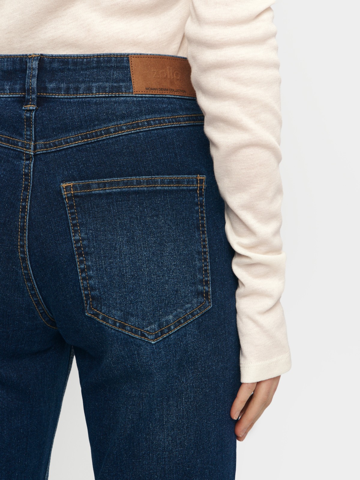 Джинсы прямого силуэта со средней посадкой