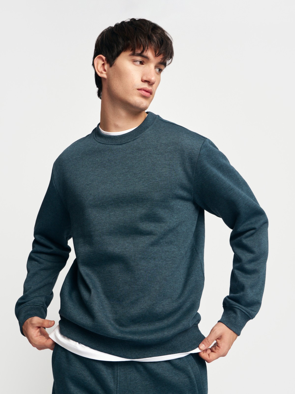 Утеплённый свитшот прямого кроя с длинным рукавом