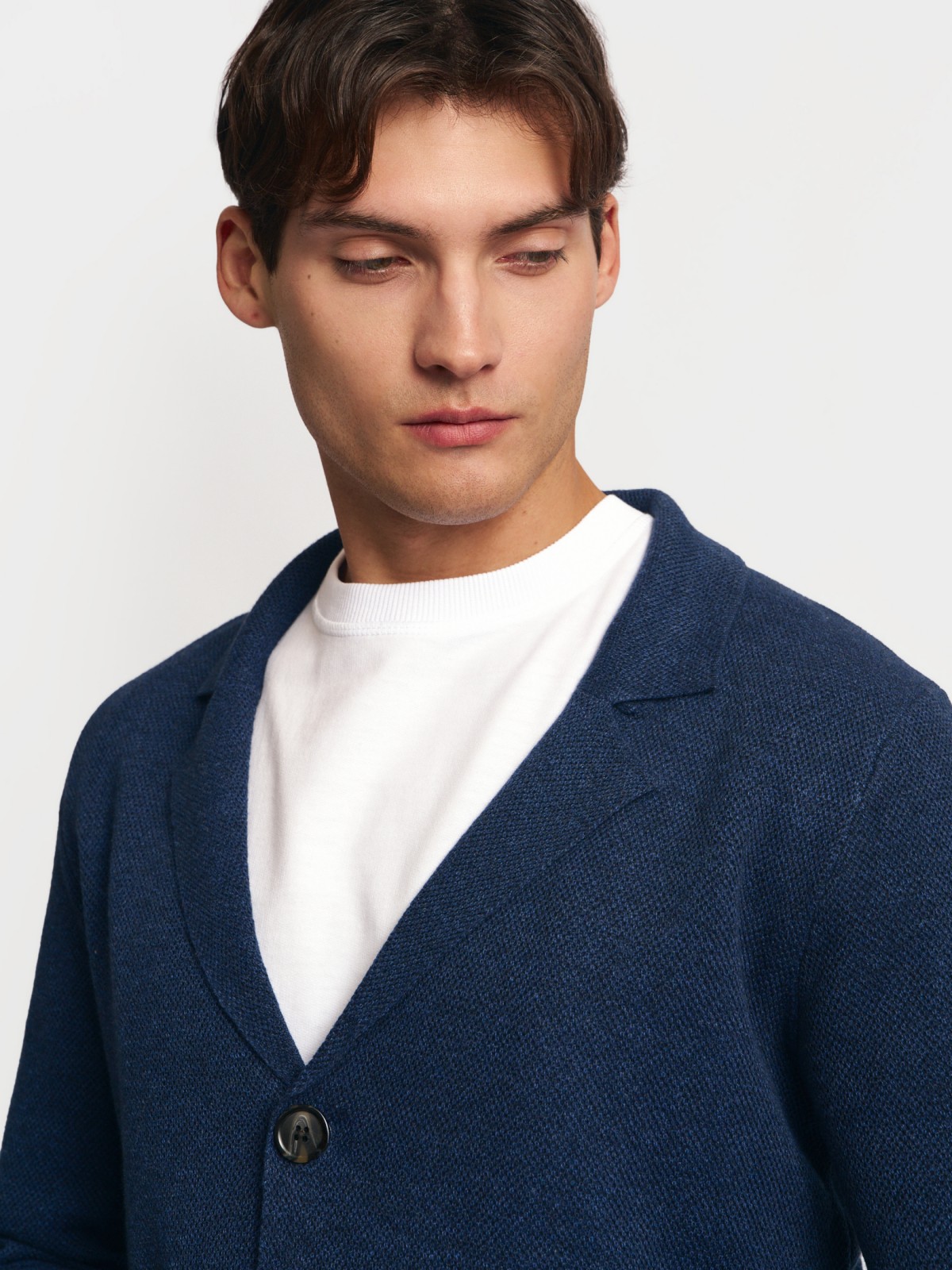 Вязаный кардиган на пуговицах с воротником и карманами