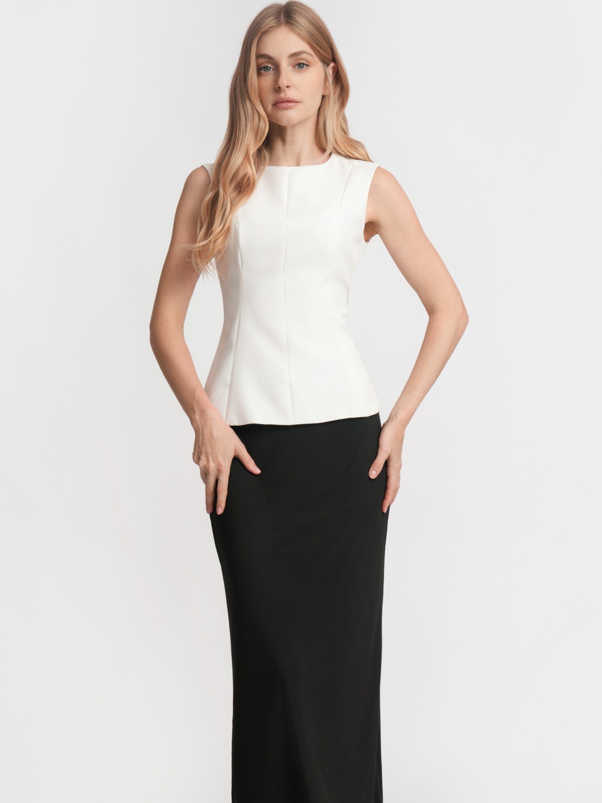 Блузка без рукавов