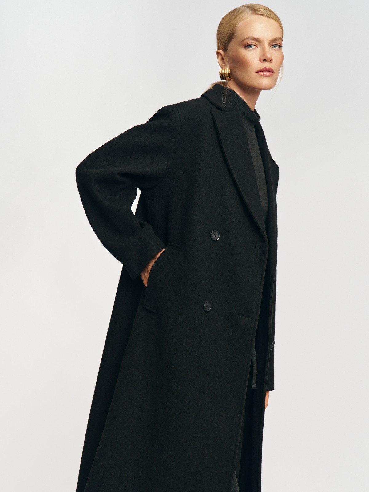 Тёплое двубортное оверсайз пальто