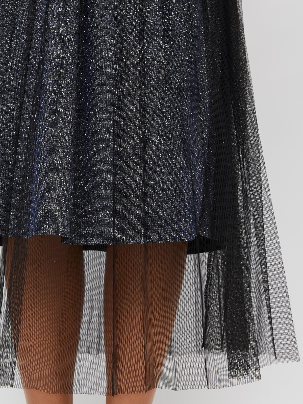 Платье из прозрачной сетки плиссе и нижней комбинации с блёстками