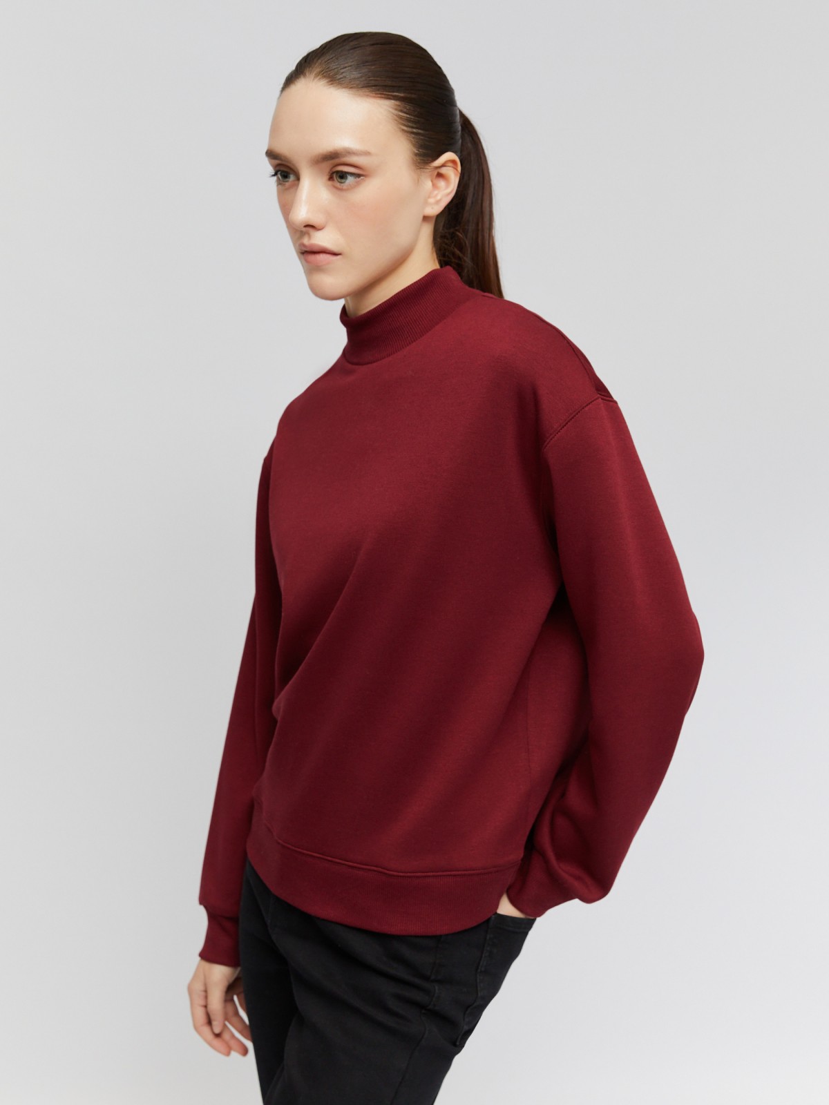Свитшот с воротником-стойкой