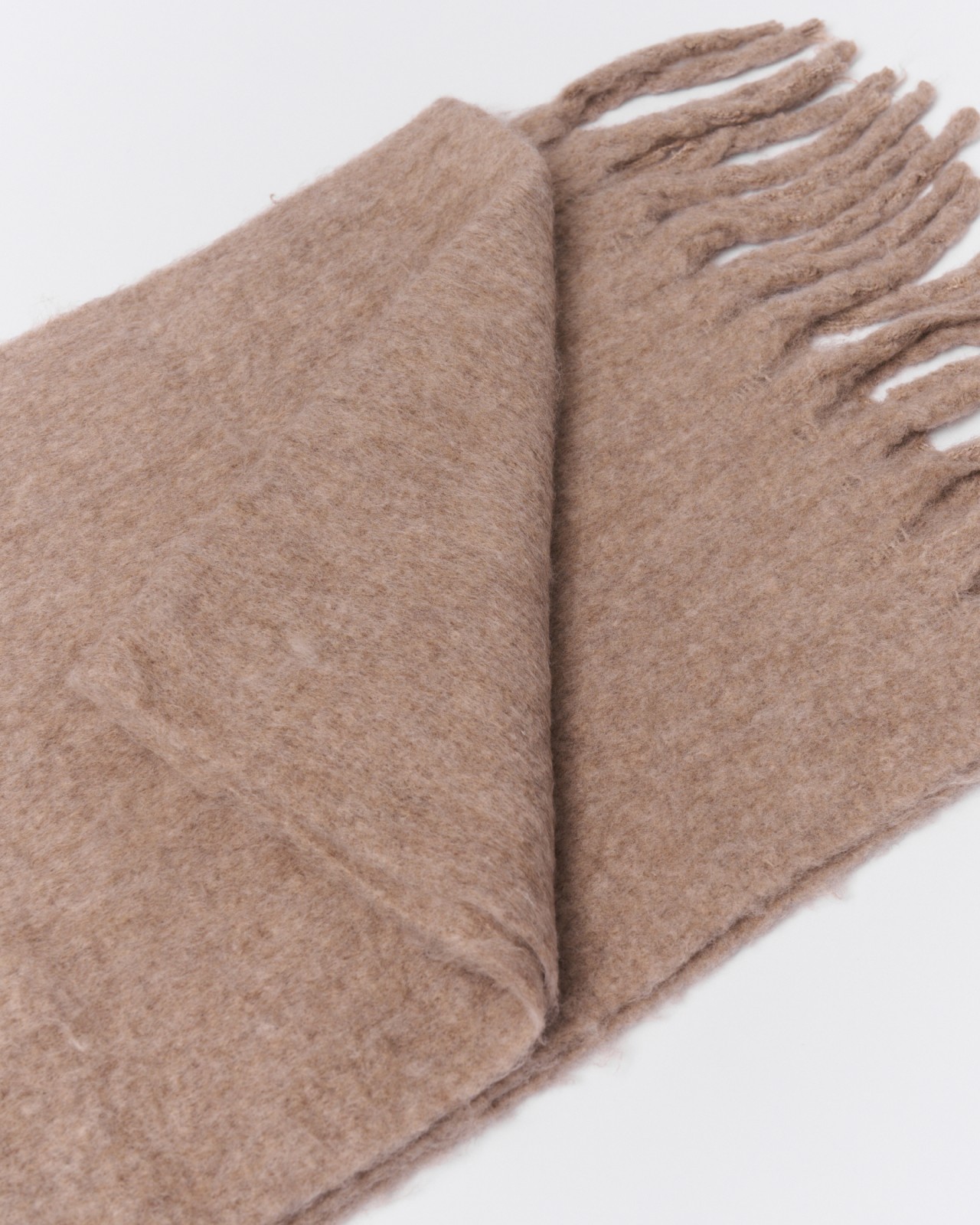 Тёплый шарф с длинной бахромой