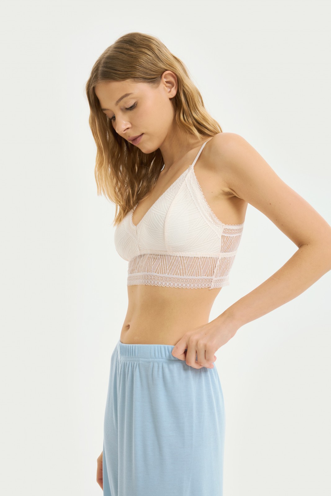 Бельевой бюстгальтер-топ без косточек