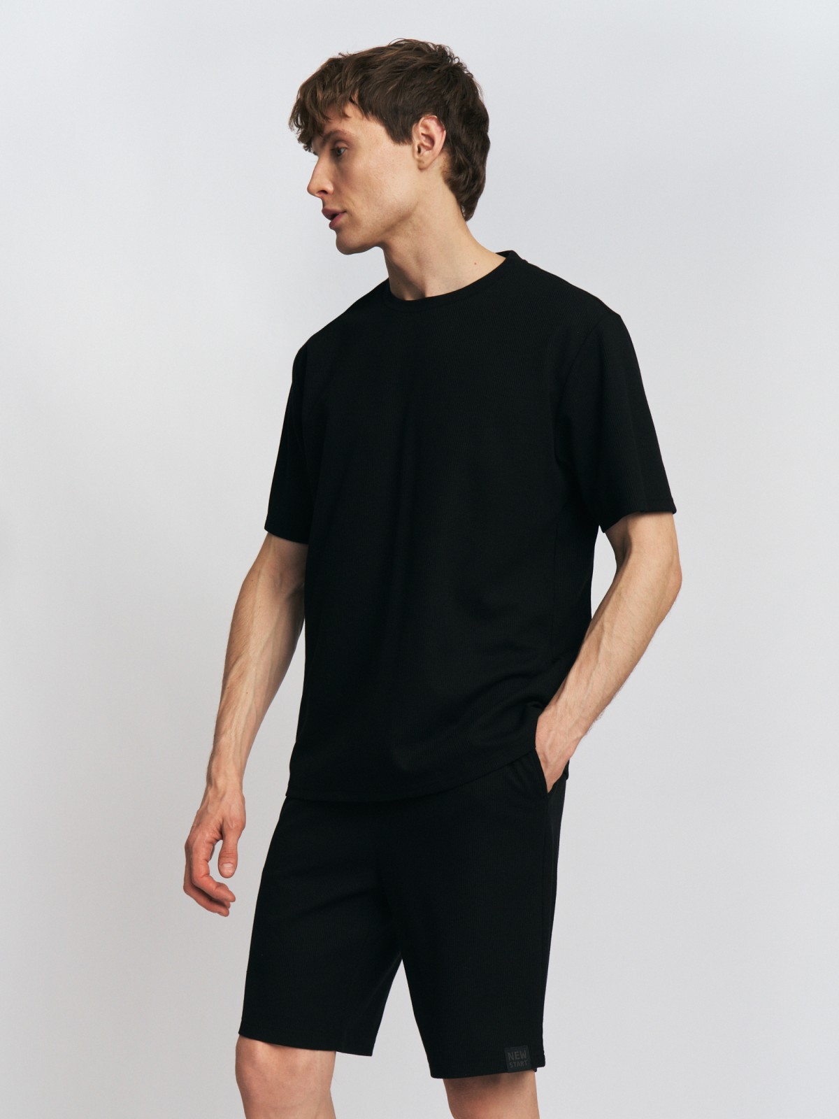 Однотонная футболка с коротким рукавом