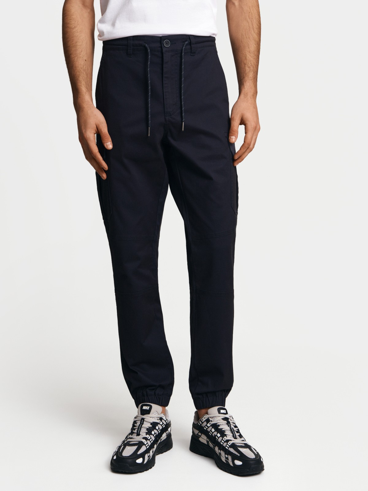 Брюки джоггеры из хлопка с карманами карго