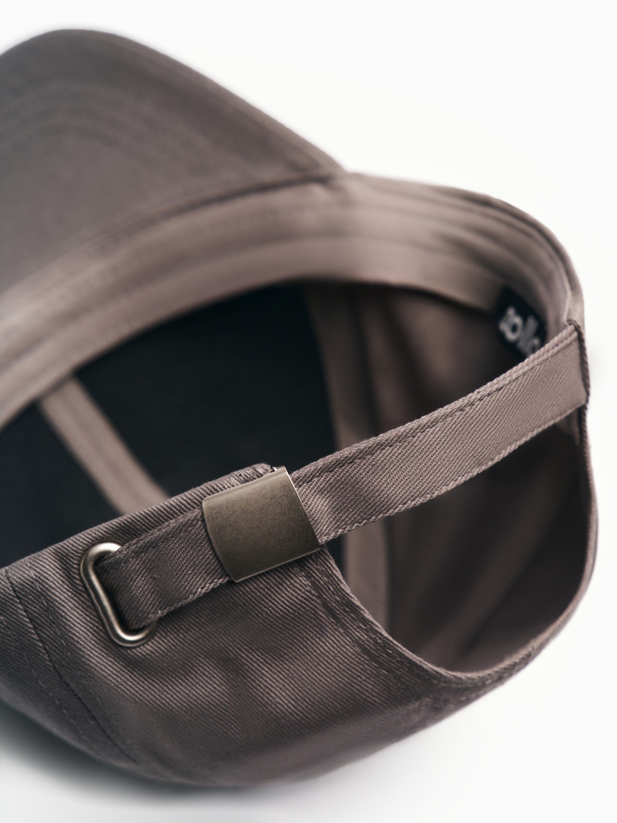 Бейсболка из хлопка с полукруглым козырьком