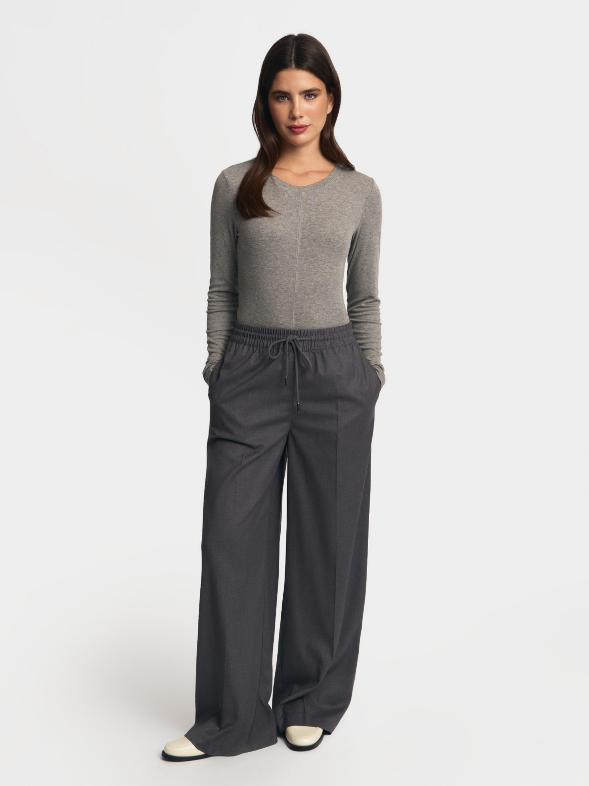 Брюки прямого фасона на резинке со стрелками