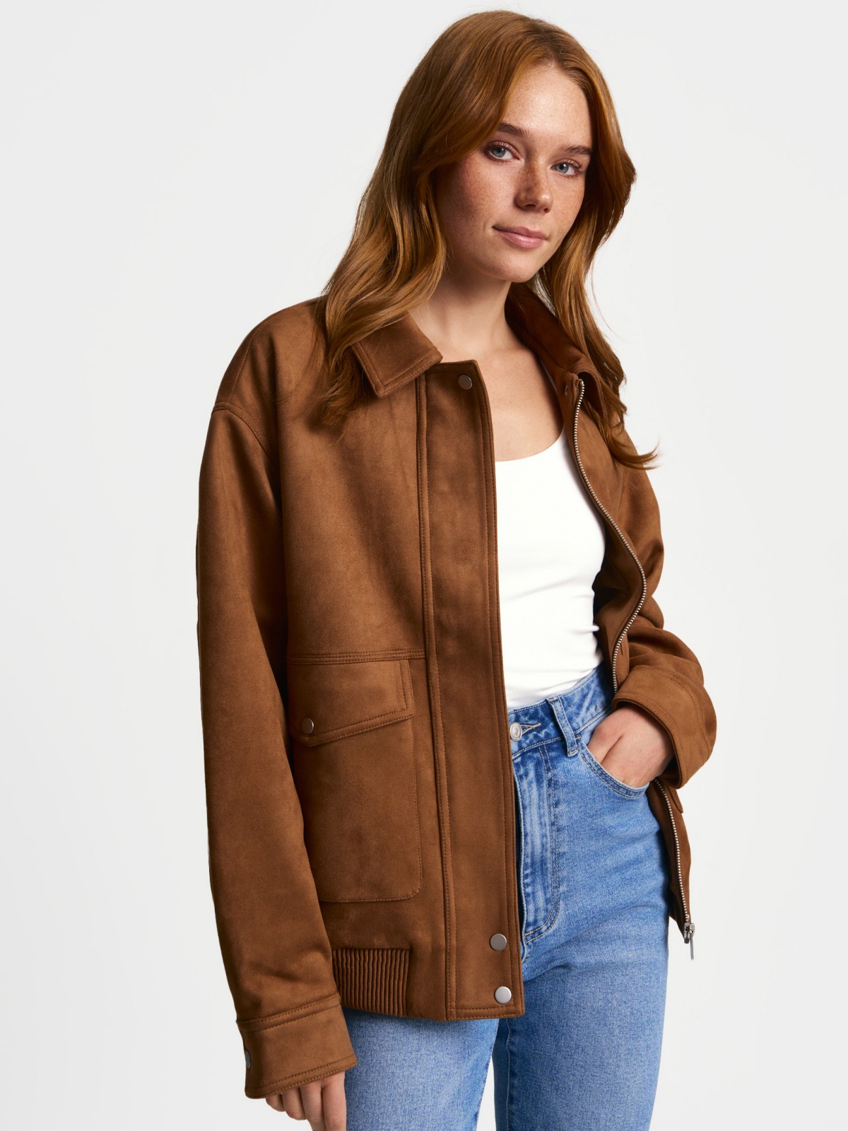 Куртка-бомбер из экозамши с воротником