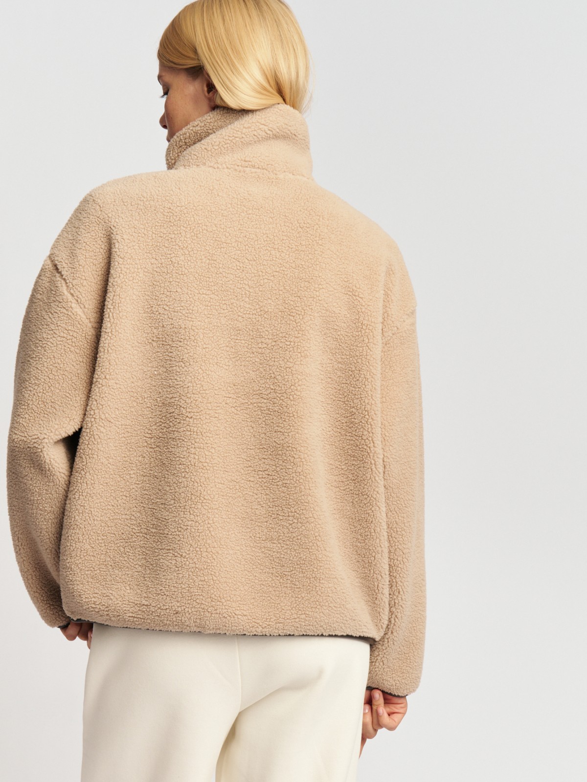 Свитшот из экомеха с воротником-стойкой на молнии