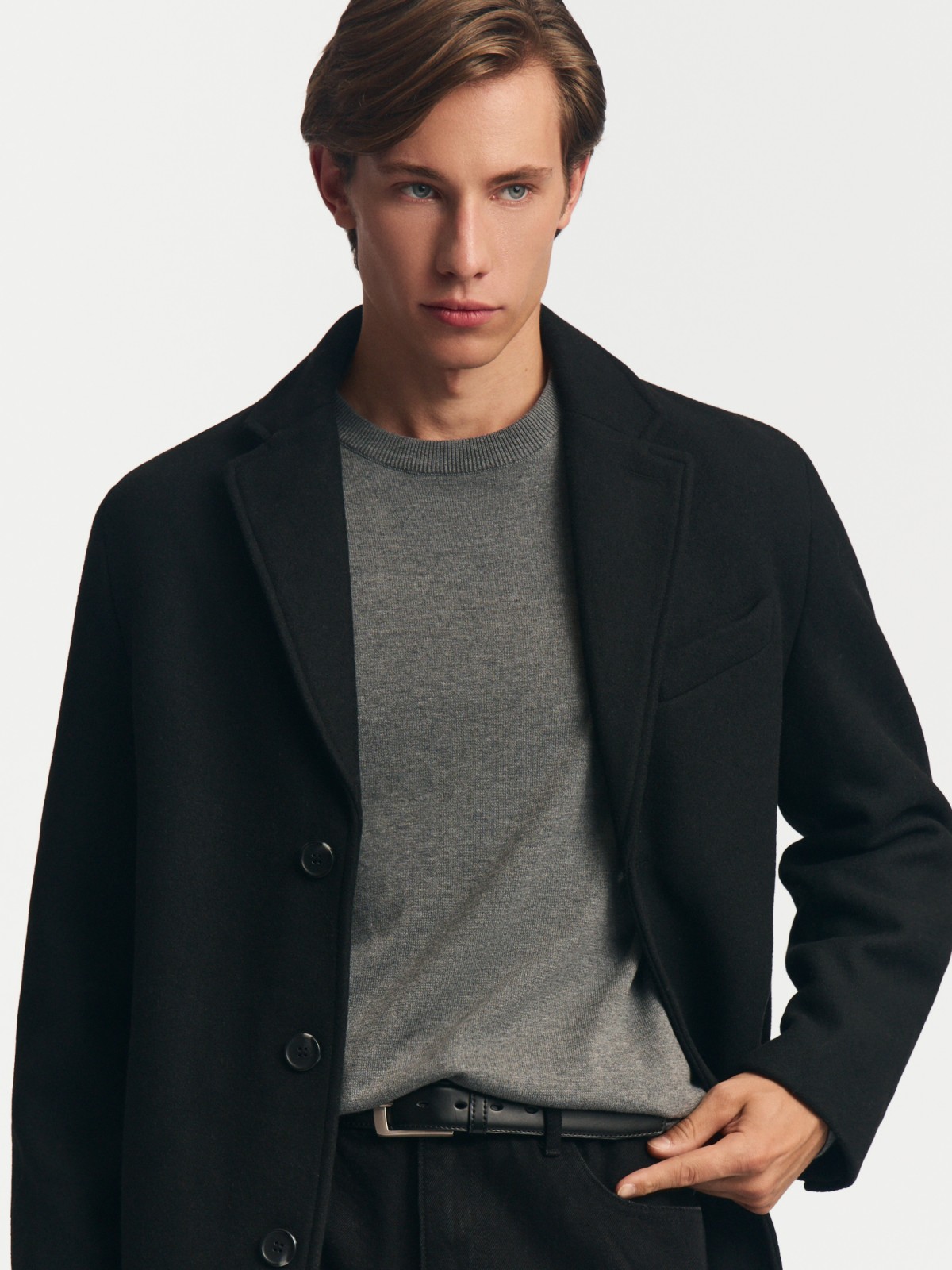 Пальто из шерсти удлинённого силуэта на пуговицах