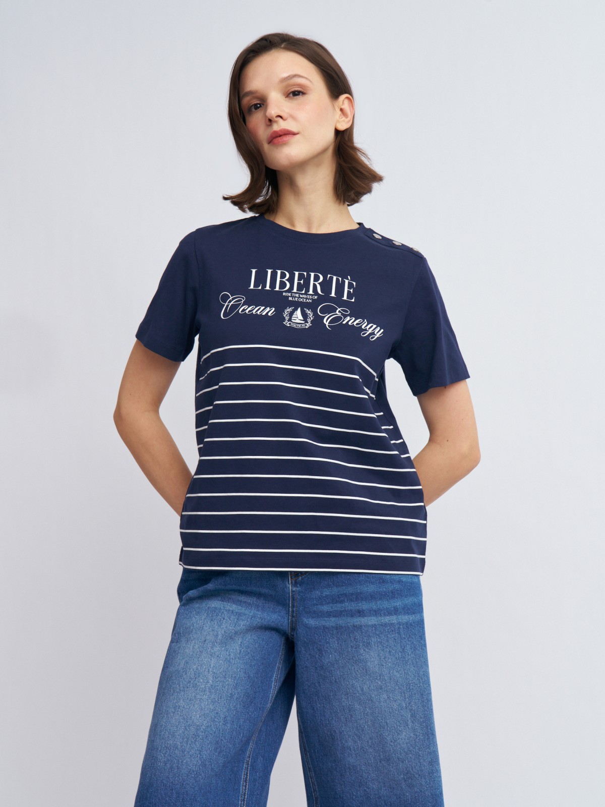 Футболка из хлопка в полоску с металлическим декором