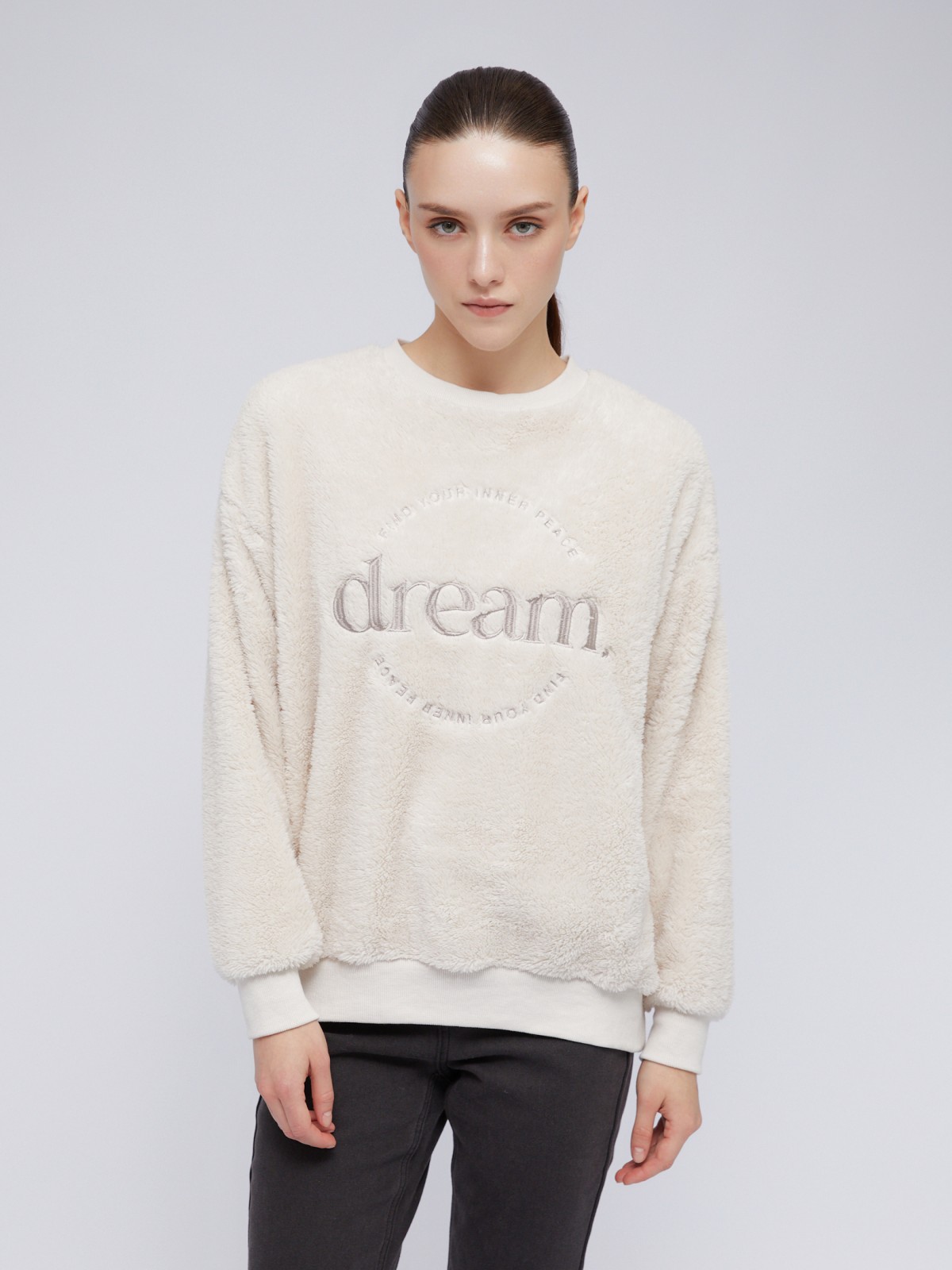 Свитшот из экомеха с вышитой надписью