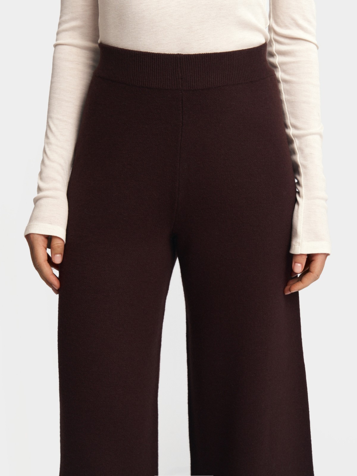 Трикотажные брюки на резинке