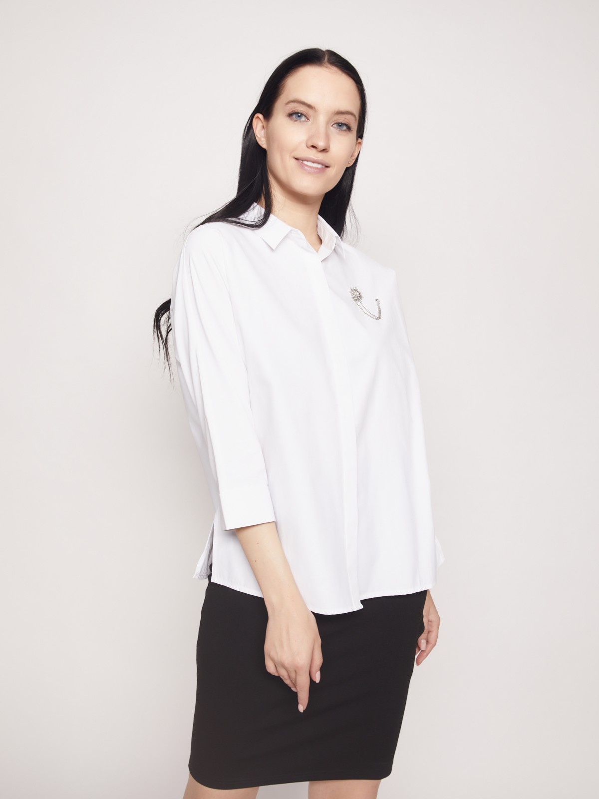 Рубашка с декоративной брошью zolla 221311159123, цвет белый, размер XS - фото 5