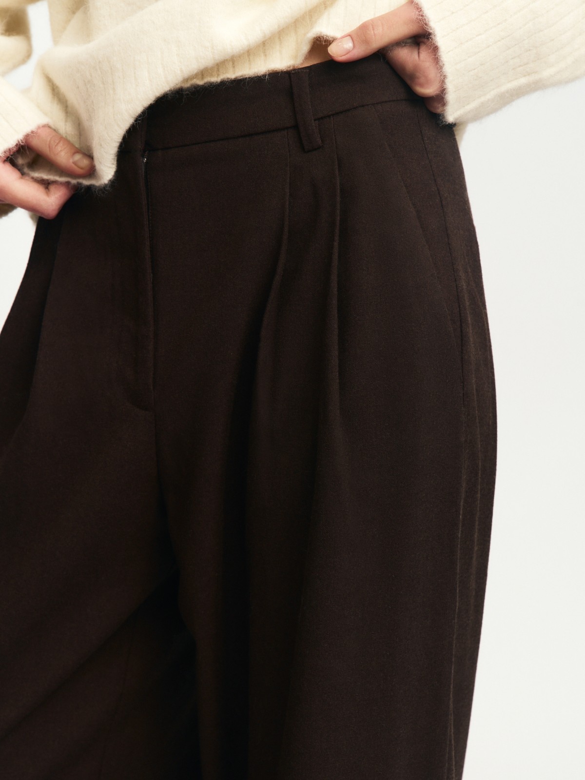 Офисные брюки фасона Balloon с защипами