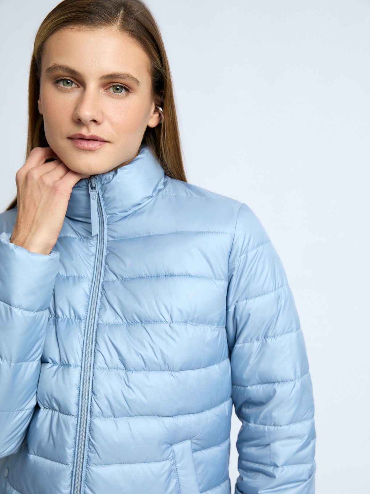 Утеплённая короткая куртка на молнии с воротником