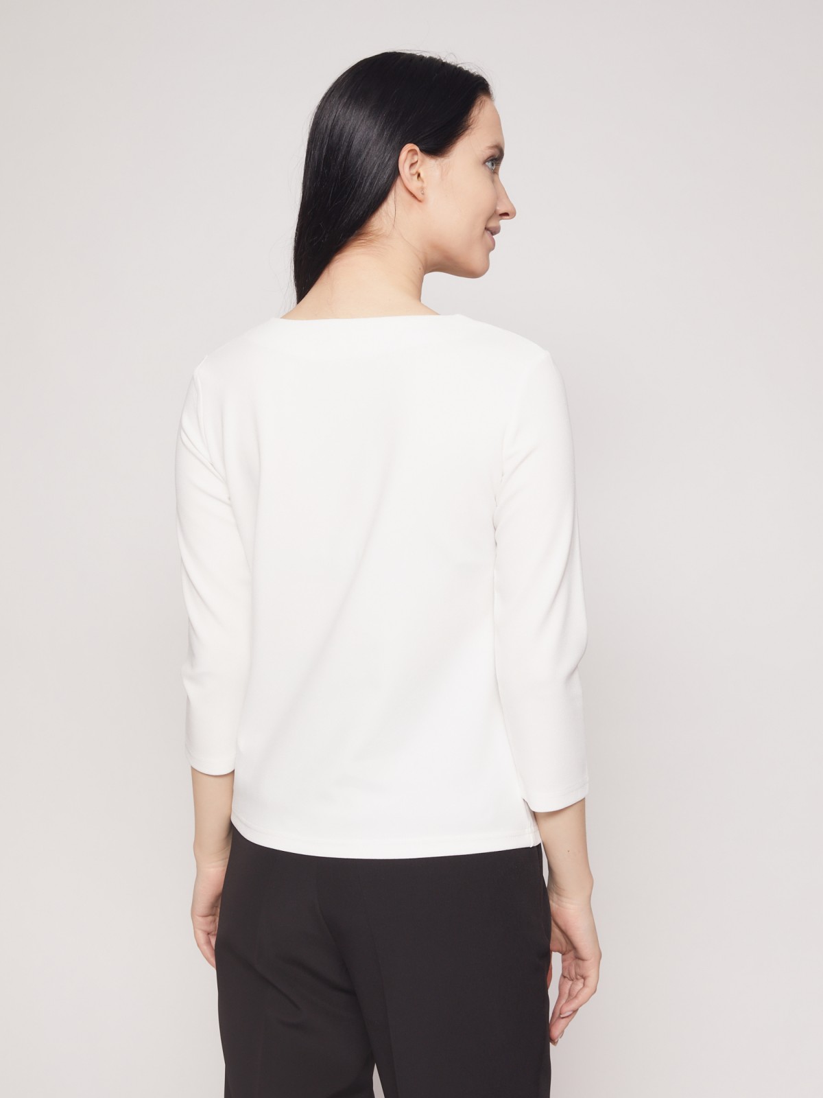 Блузка с фигурным вырезом