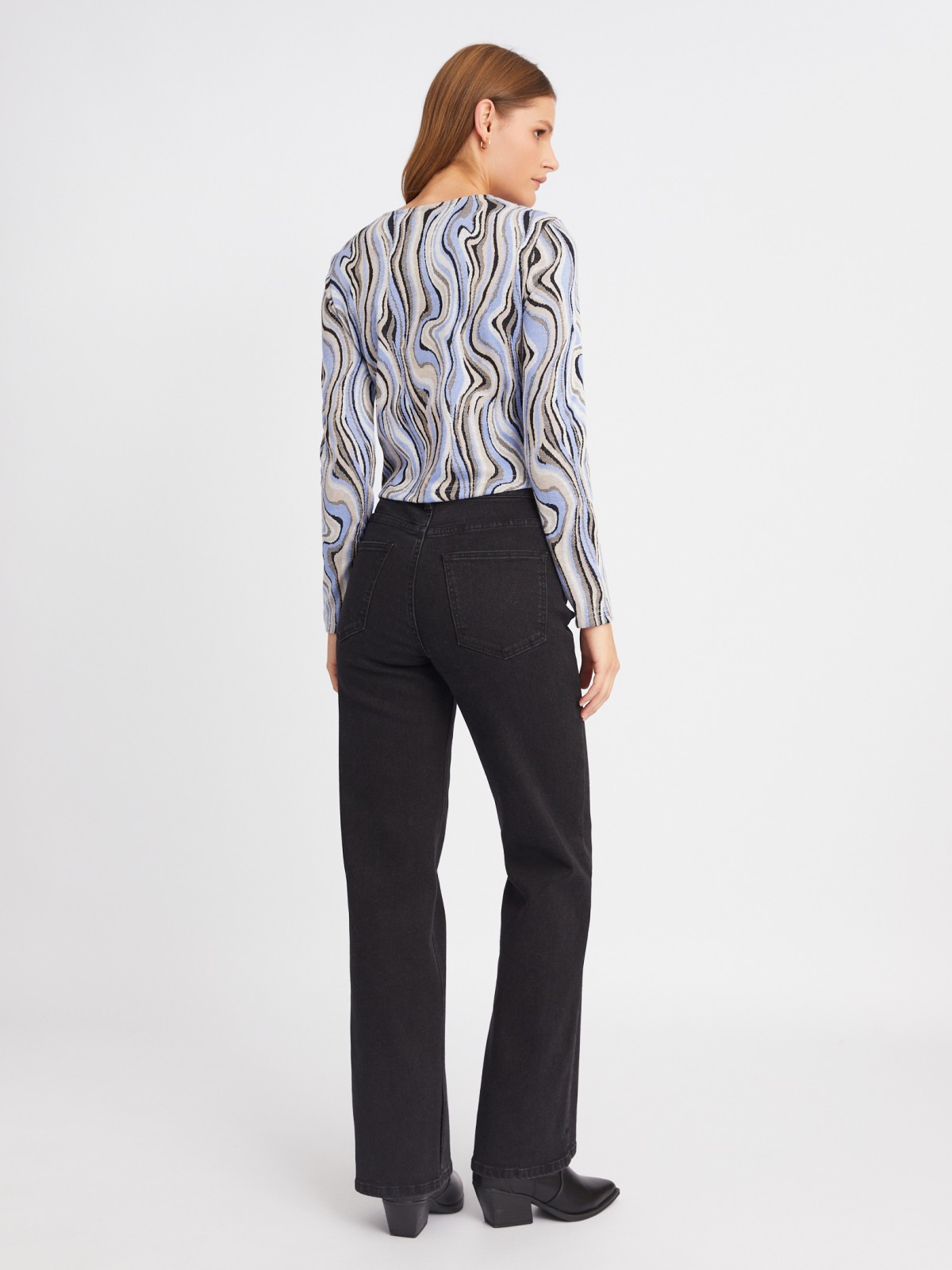 Укороченный трикотажный лонгслив с абстрактным узором в полоску