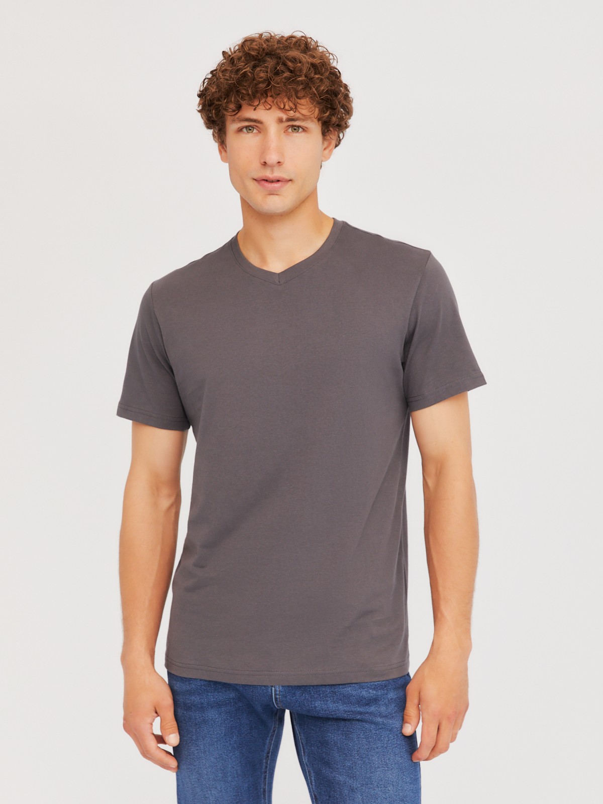 Футболка из хлопка с треугольным вырезом