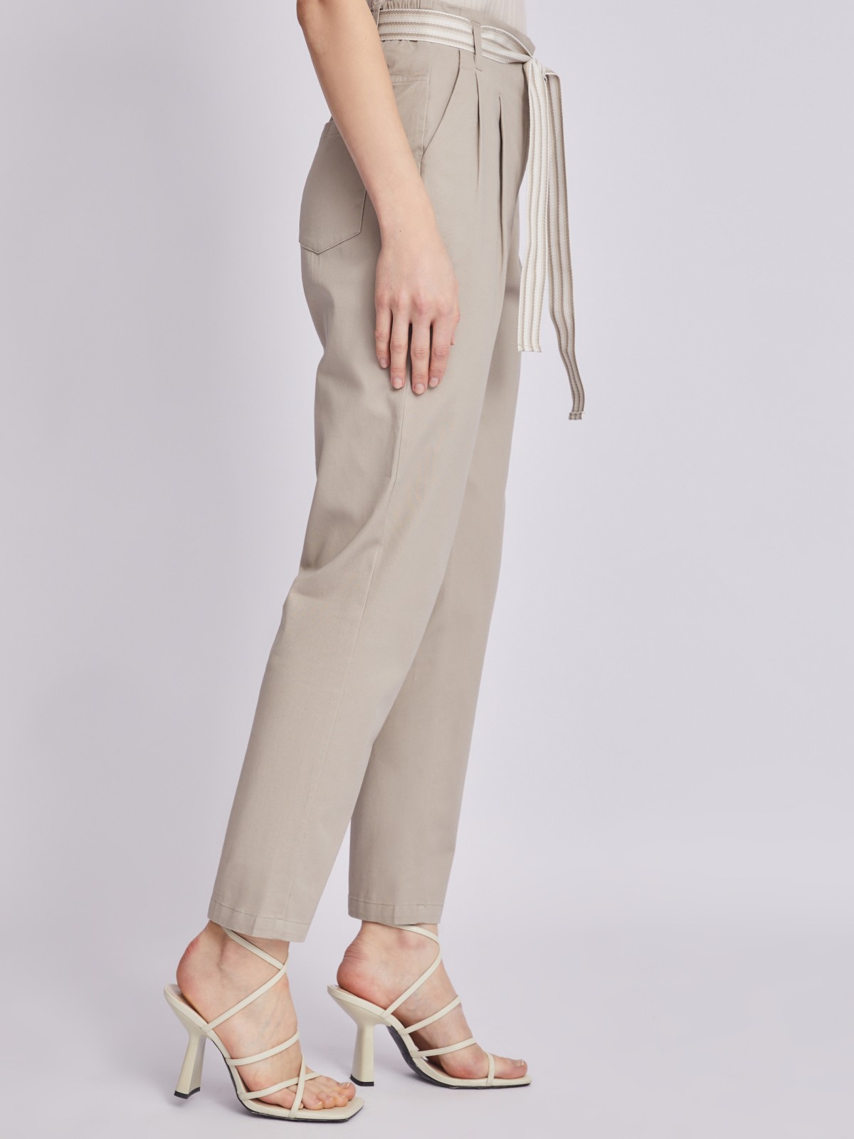 Брюки фасона Carrot с поясом