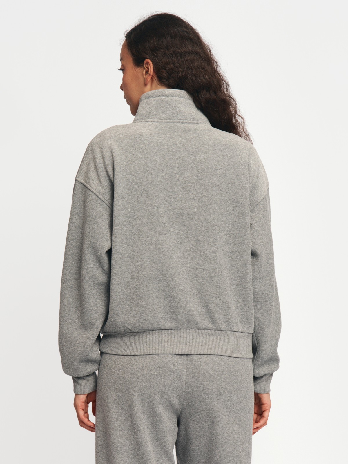 Свитшот с воротником-стойкой на молнии