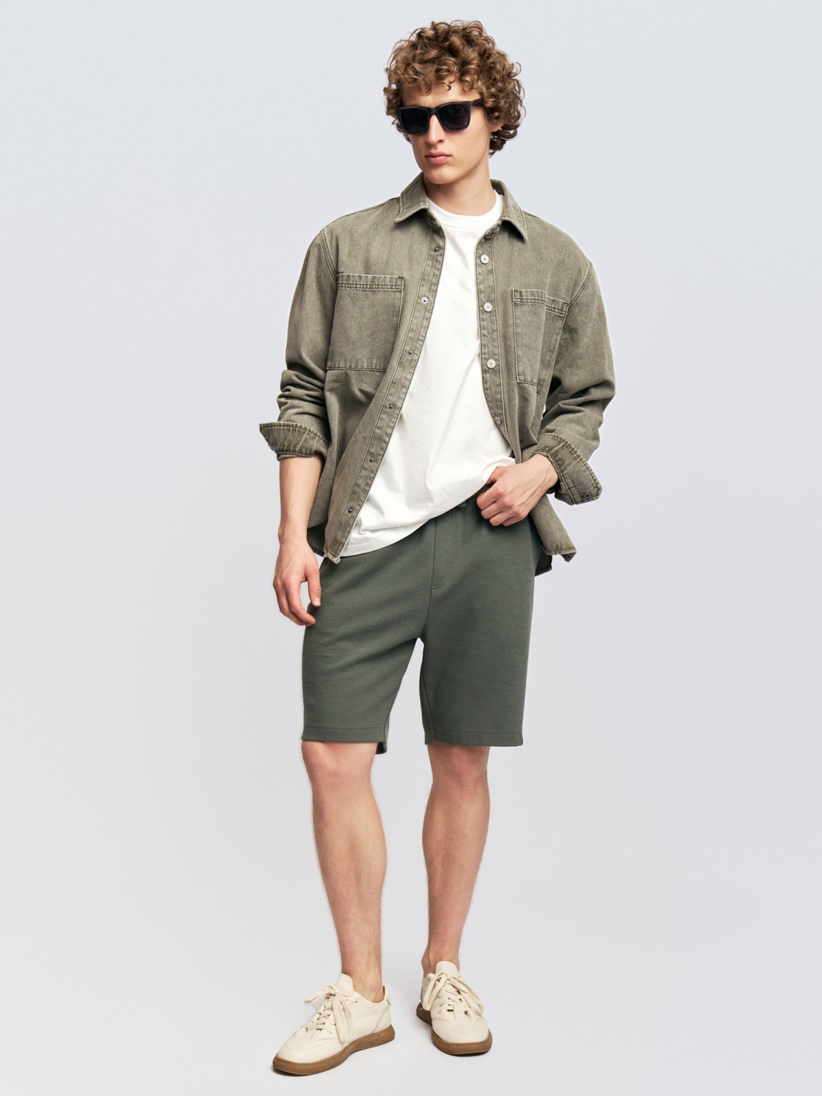 Трикотажные шорты на резинке