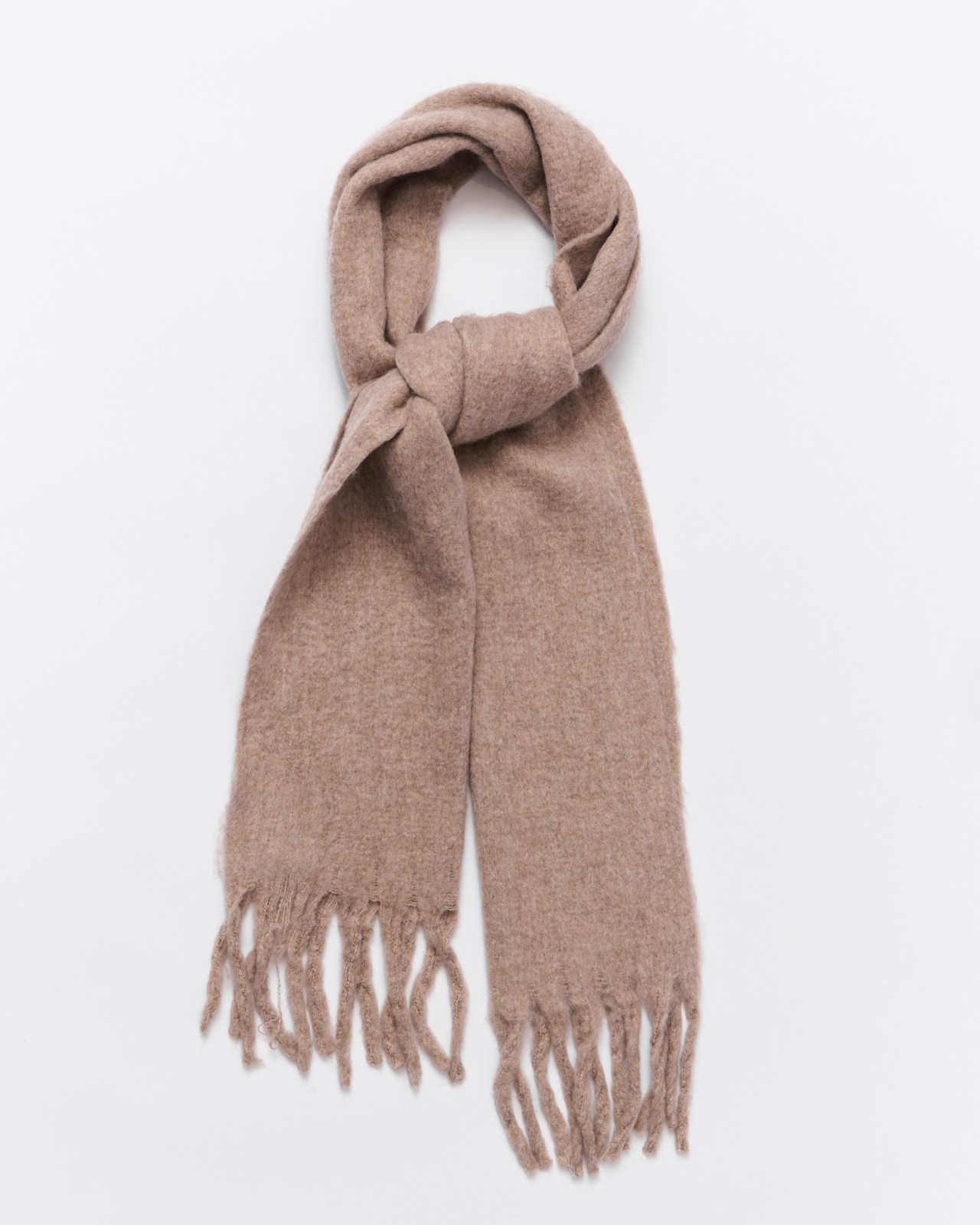 Тёплый шарф с длинной бахромой