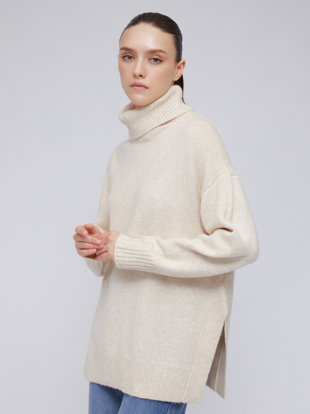 Вязаный шерстяной свитер объёмного фасона с воротником 1399₽