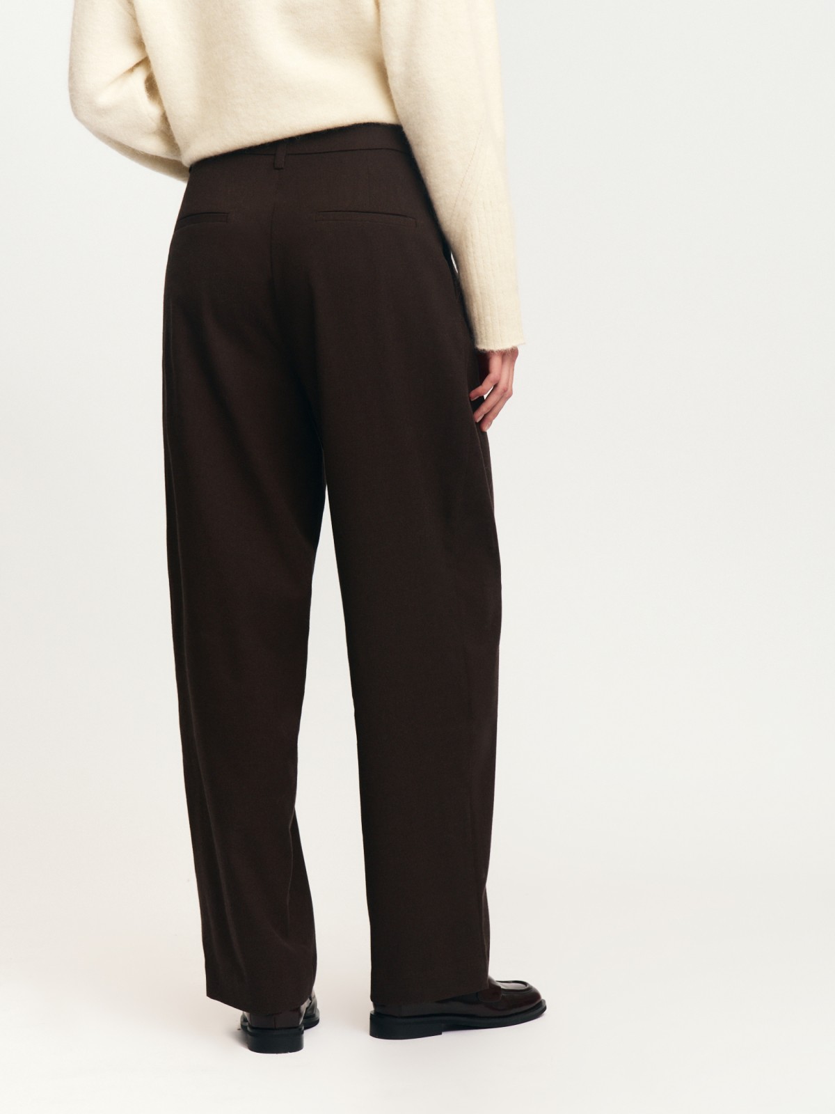 Офисные брюки фасона Balloon с защипами