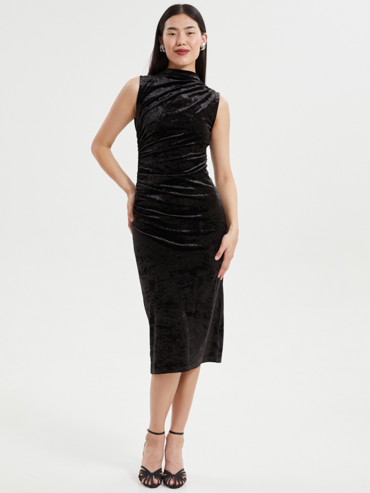 Бархатное платье миди с драпировкой