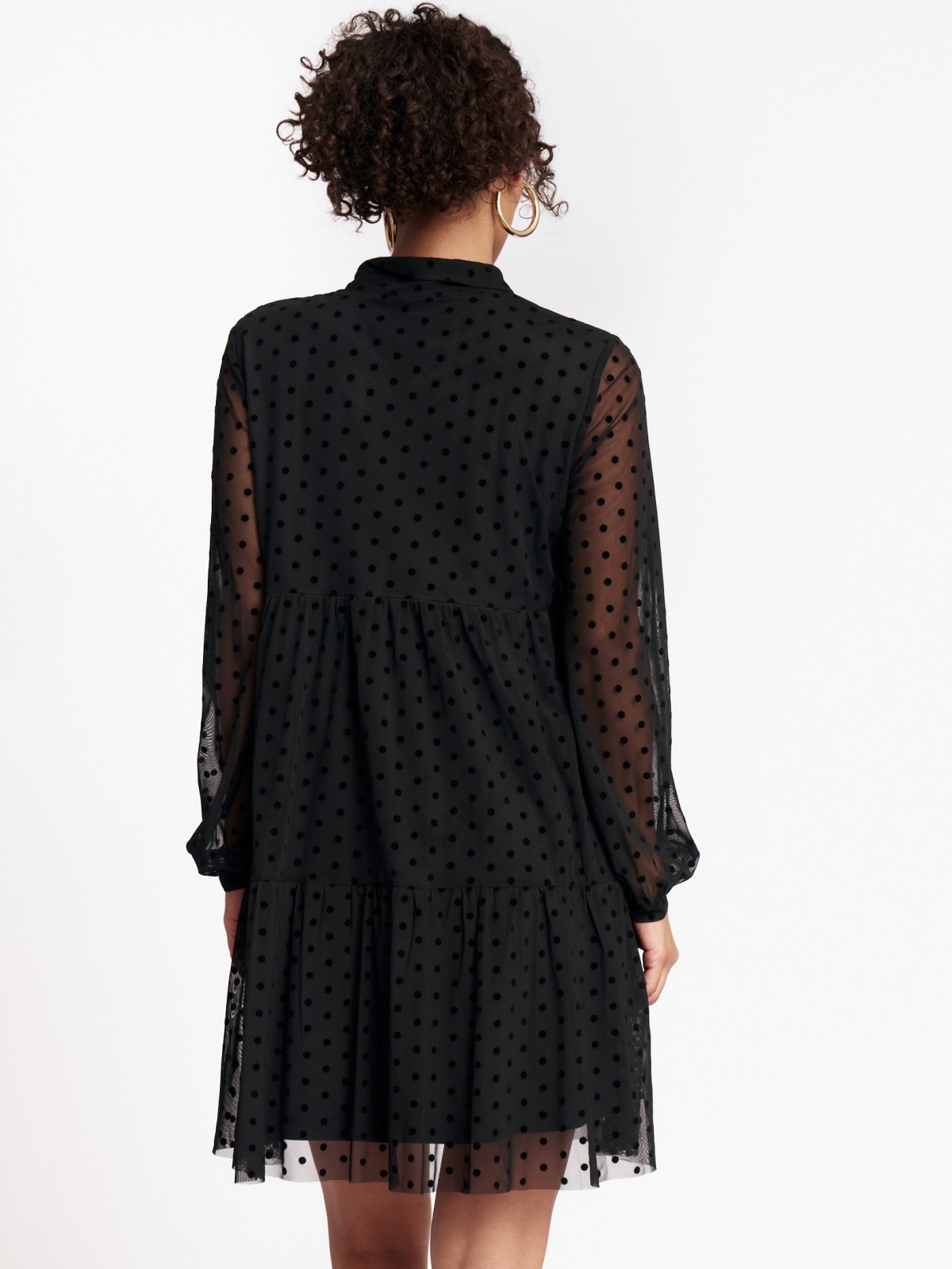 Ярусное платье-рубашка из сетчатой ткани в горошек