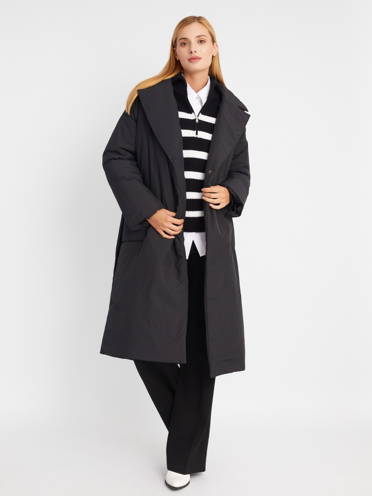 Тёплое пальто оверсайз силуэта на синтепоне с отложным воротником и поясом zolla 023335297244, цвет черный, размер L - фото 2